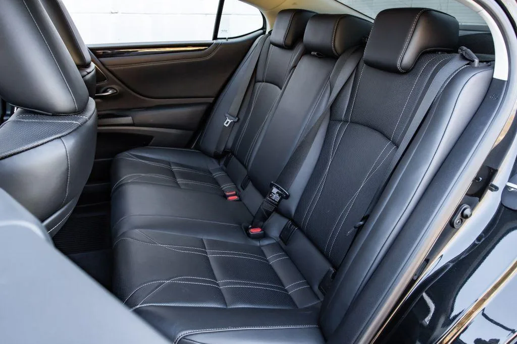 Lexus ES300h 7th gen photo 3