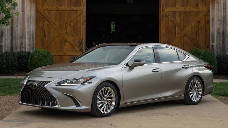Lexus ES300h 7th gen
