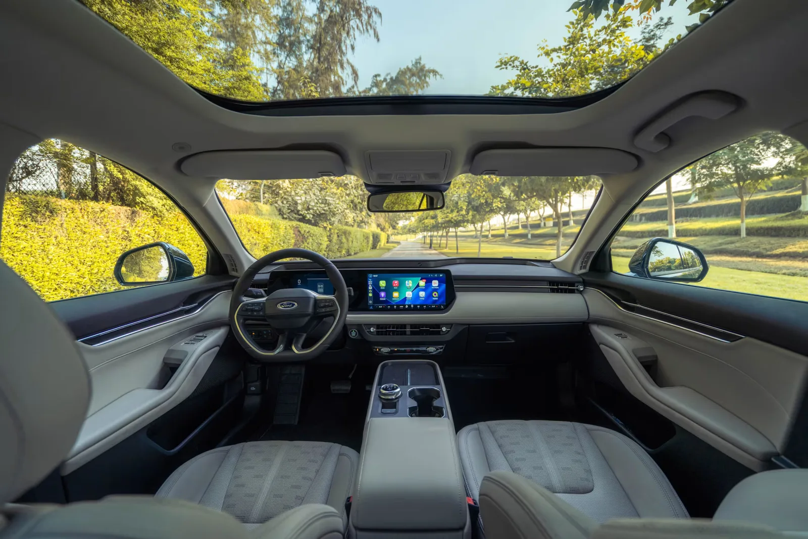 Ford Taurus photo 1