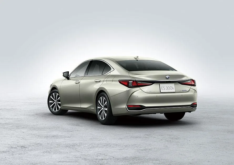 Lexus ES300h 7th gen photo 4
